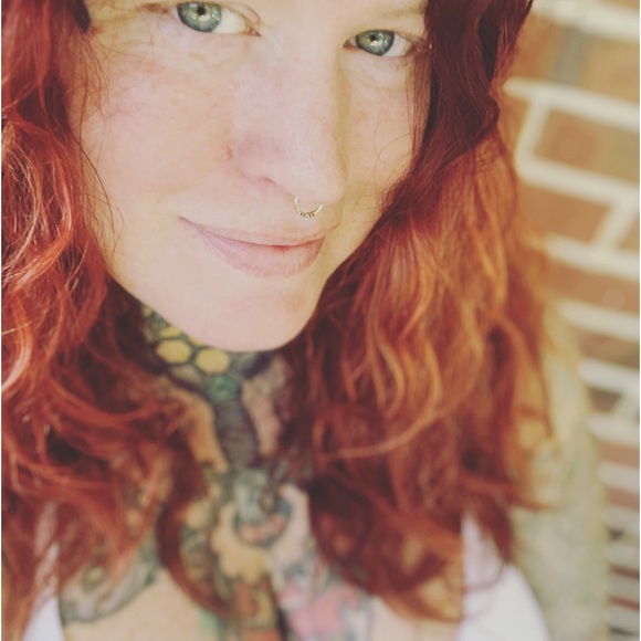 Meet your Posher, Mallory - Picture 2 of 2